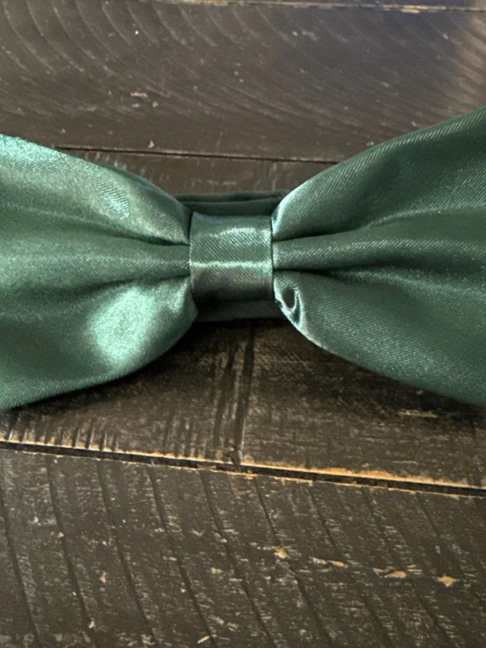 Classic Emerald Green Satin Bow Tie - Unbranded